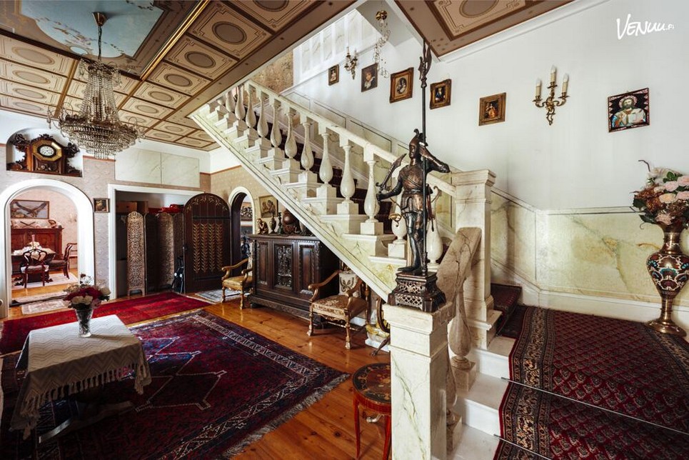 Tervakoski Mansion grand staircase with chandeliers